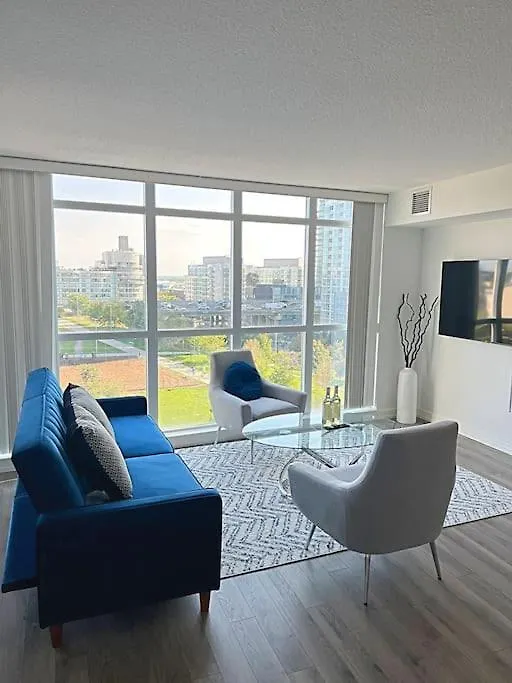 Modern Condos By Cn Tower With Parking location
