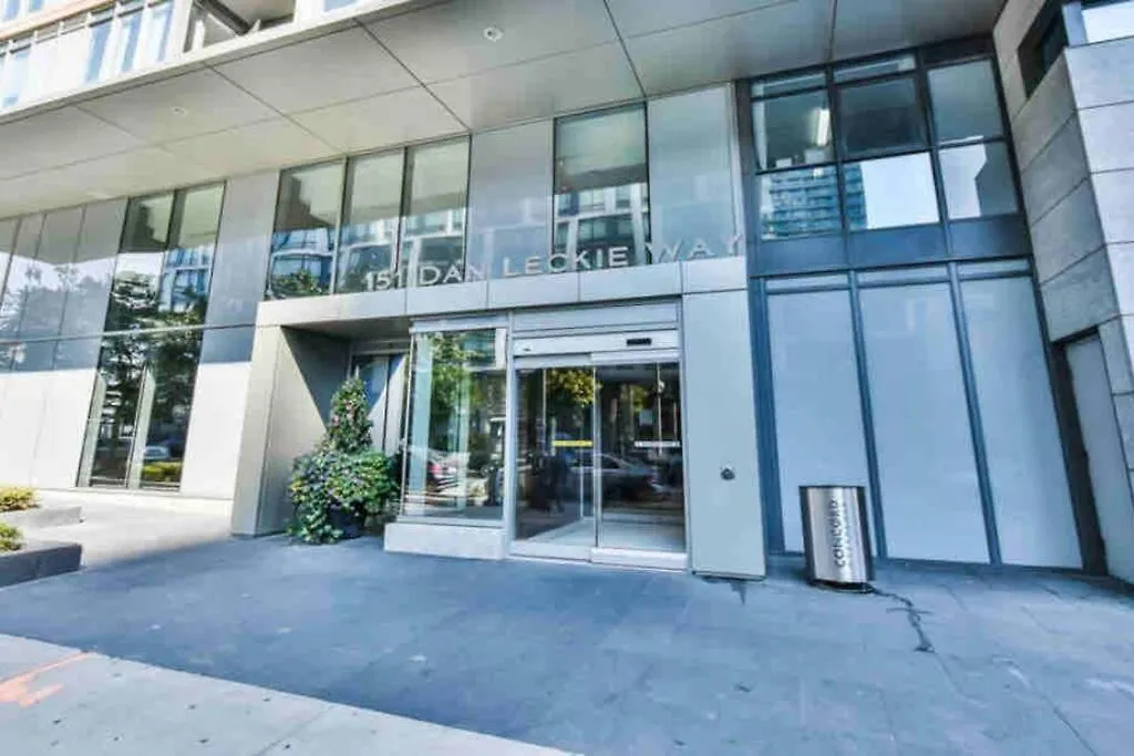 Modern Condos By Cn Tower With Parking Toronto Kanada