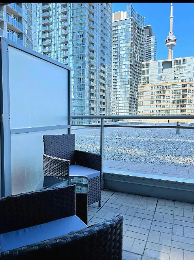 Modern Condos By Cn Tower With Parking Toronto